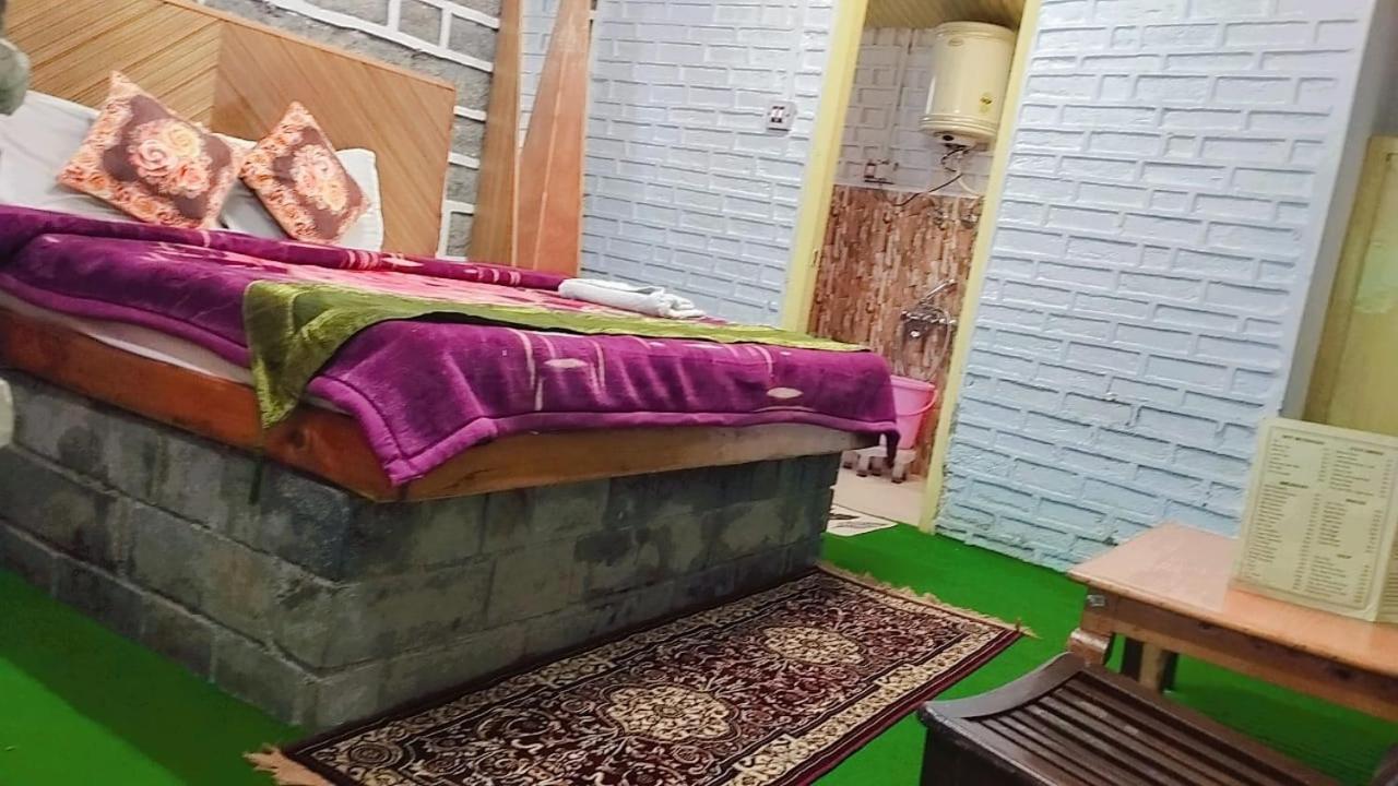Hotel Seraj International Manāli Buitenkant foto
