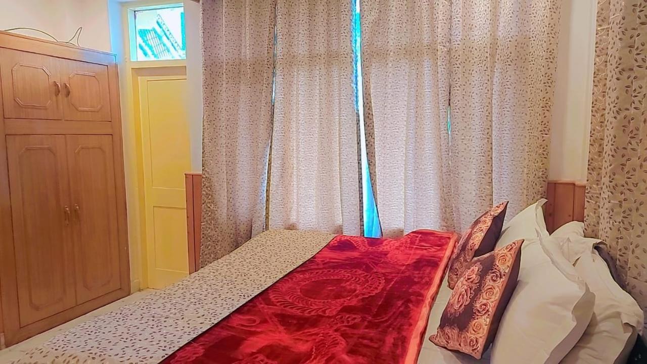 Hotel Seraj International Manāli Buitenkant foto
