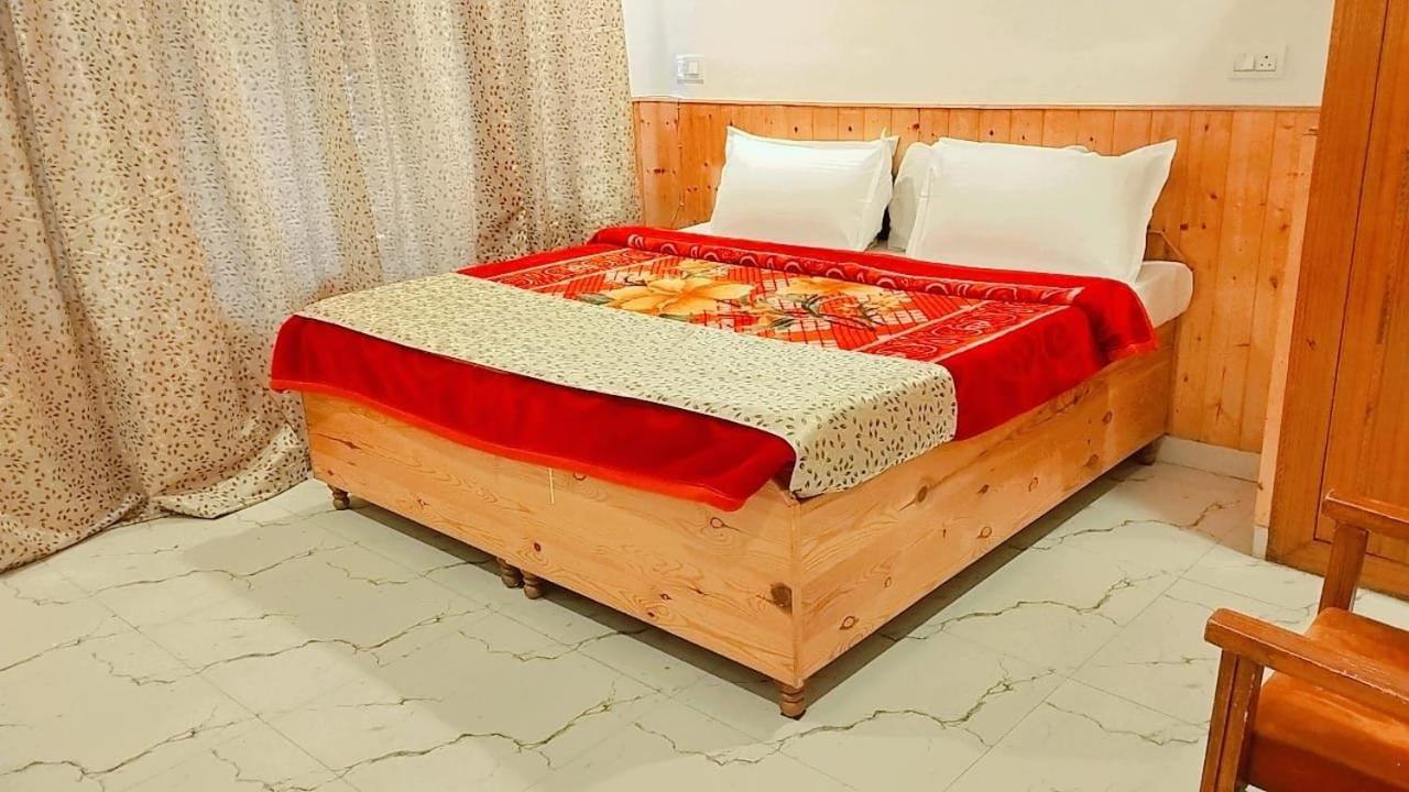 Hotel Seraj International Manāli Buitenkant foto