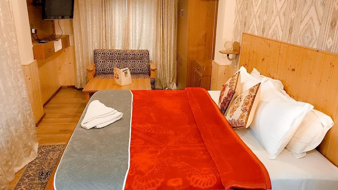 Hotel Seraj International Manāli Buitenkant foto