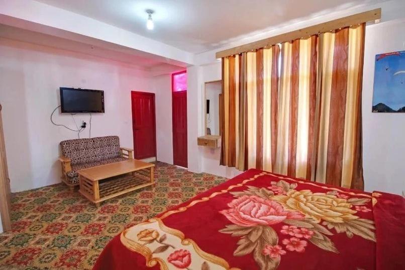 Hotel Seraj International Manāli Buitenkant foto
