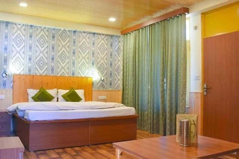 Hotel Seraj International Manāli Buitenkant foto